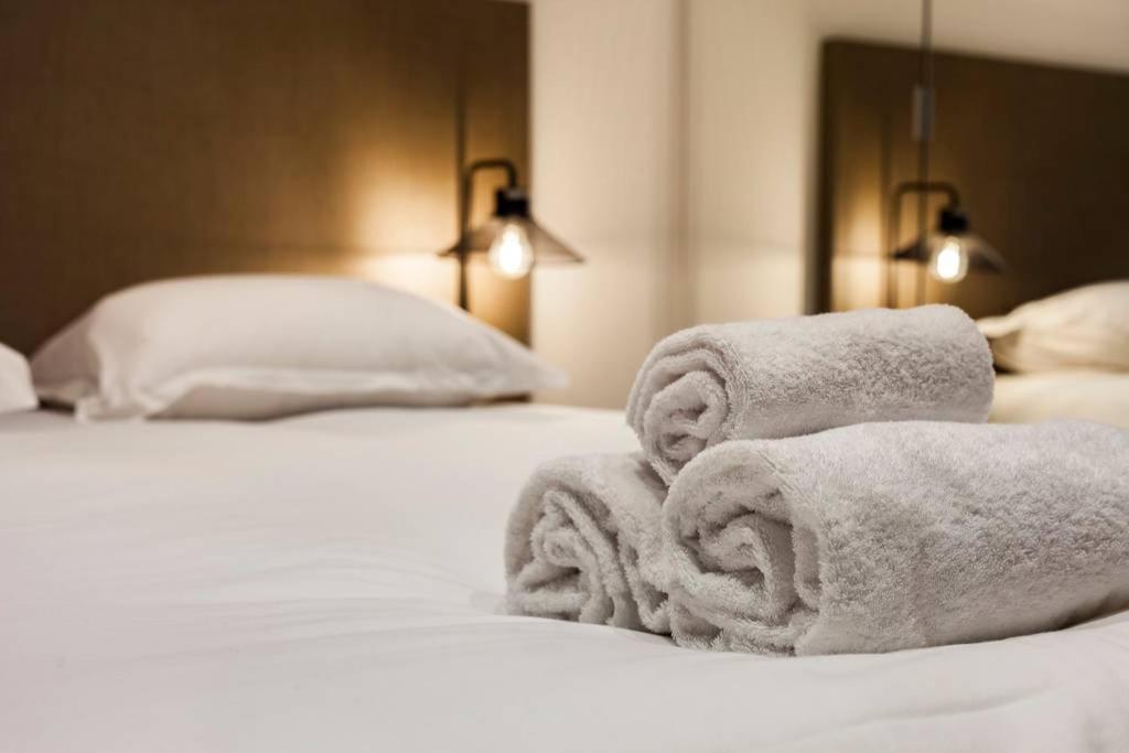 Pur Bonheur Hotel De Ville - Clim Et Balneo Ail ลียง ภายนอก รูปภาพ