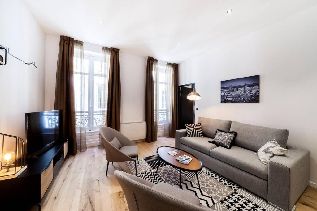Pur Bonheur Hotel De Ville - Clim Et Balneo Ail ลียง ภายนอก รูปภาพ